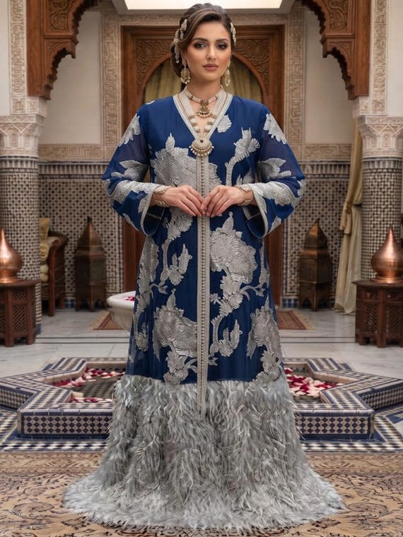 Caftan Solaire Jaune en Plumes et Fils d'Or — vue 22
