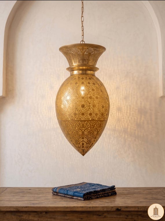 Suspension Laiton Massif Marocaine - Luminaire Artisanal Fait Main, Éclairage Luxe pour Salon, Pièce Unique de Décoration Orientale