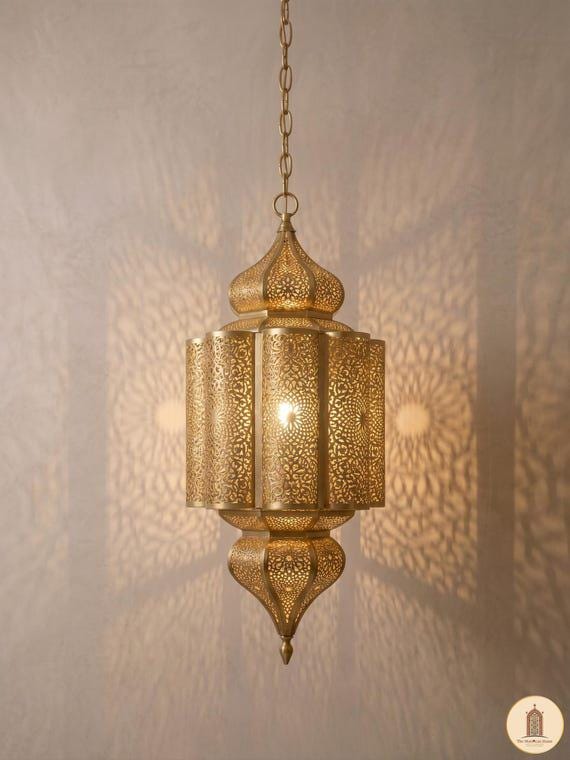 Suspension Laiton Massif Marocaine - Luminaire Artisanal Fait Main - Éclairage Salon Luxe - Pièce Maîtresse Orientale Unique