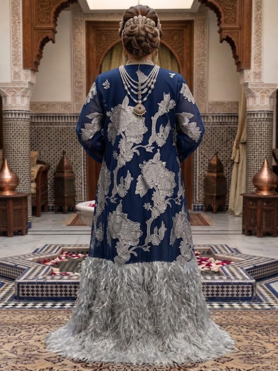 Caftan Solaire Jaune en Plumes et Fils d'Or — vue 21