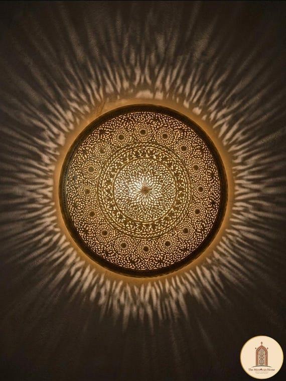 Applique Murale Laiton Massif Marocaine - Luminaire Artisanal Fait Main - Décoration Salon Bohème - Éclairage Mural de Luxe