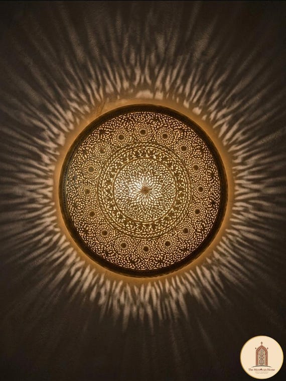 Applique Murale Laiton Massif Marocaine - Luminaire Artisanal Fait Main - Décoration Salon Bohème - Éclairage Mural de Luxe — vue 4