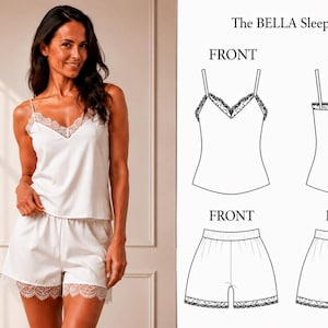 Könnte beinhalten: Weißes Satin-Schlafset mit Spitzenbesatz, bestehend aus einem Camisole-Top und Shorts. Das Top hat einen V-Ausschnitt und Spaghettiträger. Die Shorts haben einen elastischen Bund und Spitzenbesatz am Saum. Das Set trägt die Bezeichnung "The BELLA Sleep Set".