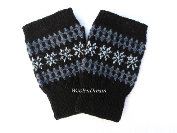 woven fingerless gloves