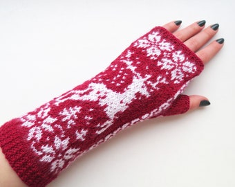 Norwegian Wool Wrist Warmers Hand Knit Warm Winter Fingerless Gloves with Deer Scandinavian Fingerless Mittens Womens Christmas Gift for Her