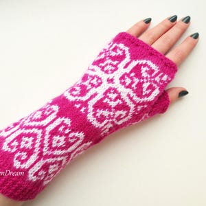 Hand Knit Merino Wool Fingerless Gloves Norwegian Heart Design Pink Wrist Warmers