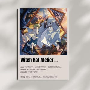 Puede incluir: Un póster de Witch Hat Atelier 2026 con una ilustración anime de una persona de pelo verde corto y otra de pelo blanco con sombrero puntiagudo, ambas con túnicas blancas, sobre un paisaje al atardecer con marcos geométricos.