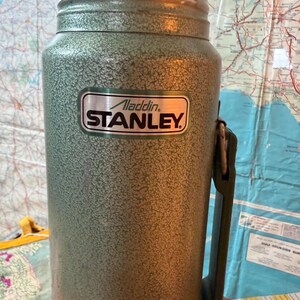 Grön Stanley-termos i vintagestil bild 4
