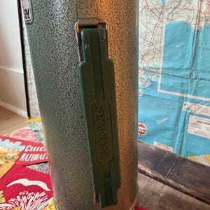 Grön Stanley-termos i vintagestil bild 3