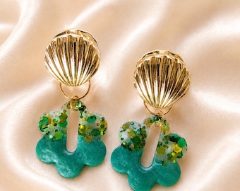 Boucles d'oreilles Bisous Salés | Coquillage doré et résine | Bijou artisanal inspiré de l'océan