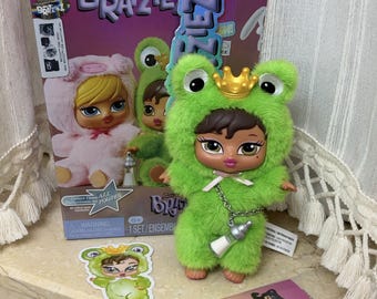 Authentic Bratz Bratziez Frog Plush Keychain Blind Box, Y2K Kawaii Fashion Doll Charm, Green Frog Princess Collectible Bag Accessory