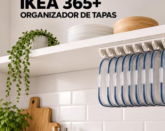 May include: A white IKEA 365+ lid organizer mounted under a shelf, holding several rectangular clear plastic food container lids with blue silicone seals. The text IKEA 365+ ORGANIZADOR DE TAPAS is visible in the upper left corner of the image.