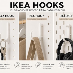 Op de afbeelding: Drie witte haken met het label IKEA HOOKS, waaronder de Billy Hook met sleutels, de Pax Hook met een riem en de Skådis Hook met een zwarte koptelefoon. De tekst bevat productnamen en kenmerken zoals pasvorm, duurzaam PLA-materiaal, gereedschapsloze installatie en drie kleuropties.