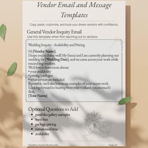 K&ouml;nnte beinhalten: Ein wei&szlig;es Dokument mit dem Titel Vendor Email and Message Templates, das eine Vorlage f&uuml;r eine allgemeine Anbieteranfrage mit Platzhaltern f&uuml;r den Anbieternamen, das Hochzeitsdatum und den Benutzernamen sowie eine Strichzeichnung von Blumen enth&auml;lt.