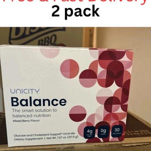 Pode incluir: Uma caixa retangular de suplemento diet&eacute;tico Unicity Balance, mistura para bebida com sabor de frutas vermelhas. A embalagem branca apresenta um padr&atilde;o geom&eacute;trico de c&iacute;rculos rosa e vermelho escuro. O texto inclui 4g de fibra, 0g de a&ccedil;&uacute;car.