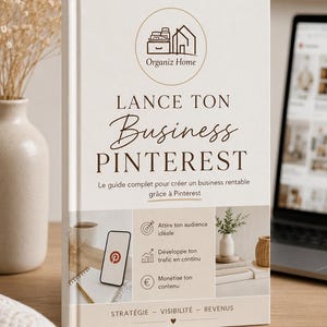 Peut inclure: Un livre à couverture rigide intitulé "LANCE TON Business PINTEREST" avec le logo "Organiz Home". La couverture présente du texte et des icônes liés au marketing Pinterest, avec un ordinateur portable et un vase en arrière-plan.