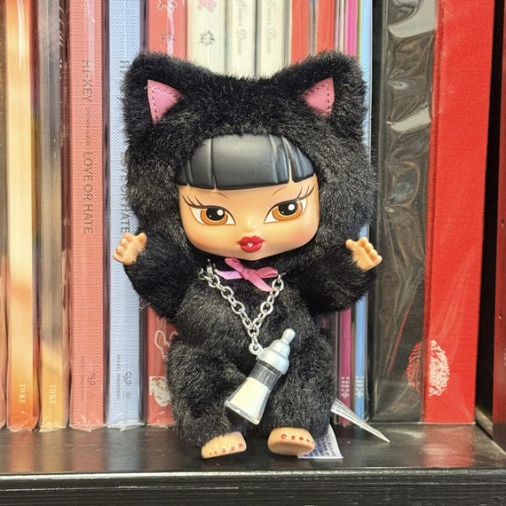 Bratziez BRATZ Black Cat Keychain Bag Charm, Y2K Plush Doll Keychain, Collectible Fashion Doll Charm, Cute Backpack Accessory Gift
