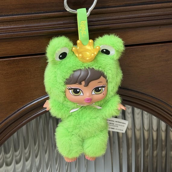 Bratziez BRATZ Frog Keychain Bag Charm, Y2K Plush Doll Keychain, Collectible Fashion Doll Charm, Cute Backpack Accessory Gift