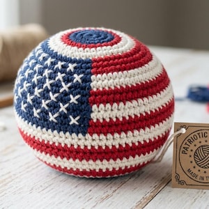 Wzór na szydełkową piłkę z patriotyczną flagą amerykańską w formacie PDF | Ręcznie robiony worek do gry w Hacky Sack i zabawka sensoryczna | Prezent na 4 lipca | Czerwony, biały, niebieski