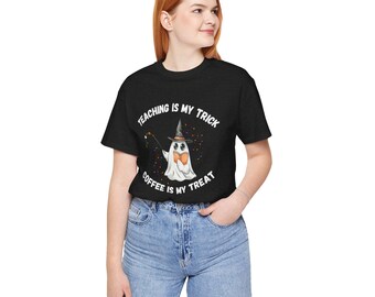 Camiseta "Ensinar é meu truque, café é minha guloseima", Camiseta engraçada de Halloween para professores, Presente assustador para professores, Camiseta de Halloween para professores do jardim de infância