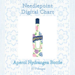 Könnte beinhalten: Ein digitales Kreuzstichmuster mit einem Aperol-Flaschendesign. Die Flasche ist mit rosa, lila und blauen Blumenmustern verziert. Der Text "APEROL" ist auf einem blauen Banner zu sehen. Der Text enthält "Needlepoint Digital Chart" und "Aperol Hydrangea Bottle".