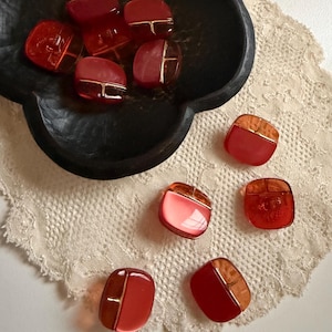 Vintage Japanese Red and Amber Buttons – Set of 11 – 17.6mm – Retro Geometric Square Buttons昭和エラビンテージボタン