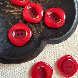Vintage Japanese Red Marble Buttons Set of 7, Retro Gold Accent Buttons, 18mm Deadstock Sewing Supplies昭和エラ