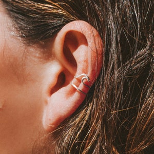 Sterling Silber Earcuff mit kleiner Welle – minimalistischer Ear Cuff ohne Piercing, handgemachter Ocean Schmuck