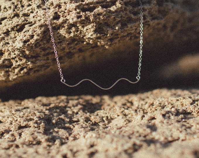 Minimalist Flow necklace in sterling silver, wave necklace inspired by the sea, organic jewelry I KIZZU