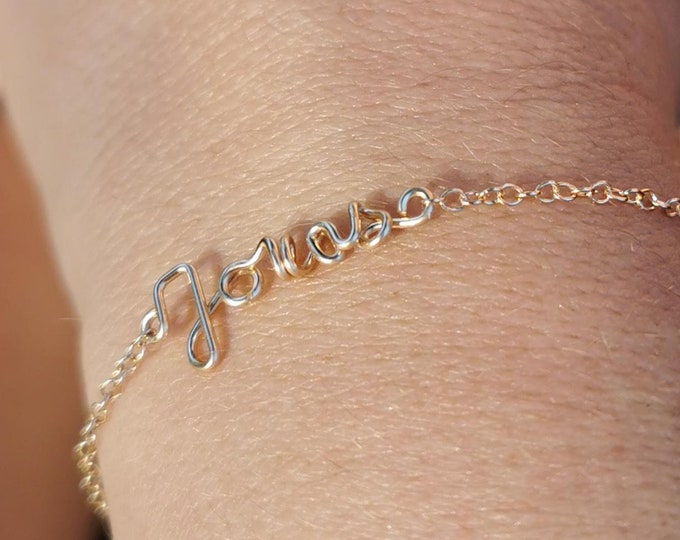 Personalized gold bracelet with your chosen name as a delicate bracelet - for someone who is important to you