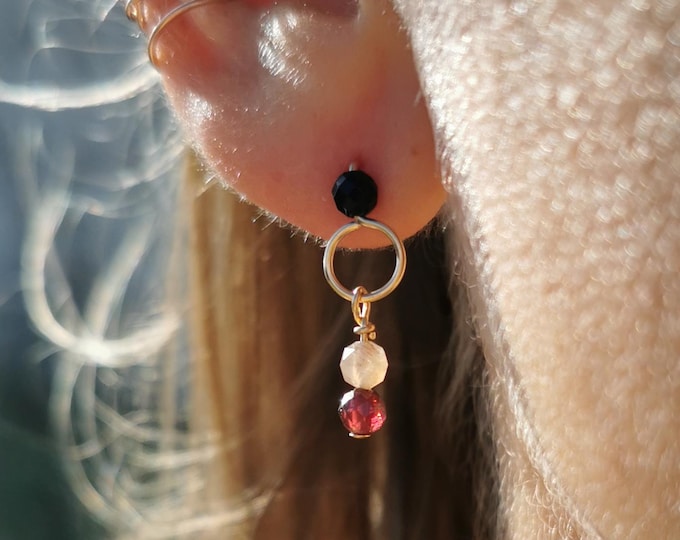 Circle stud earrings with onyx, moonstone and garnet – minimalist earrings, gemstone jewelry, gift idea | KIZZU