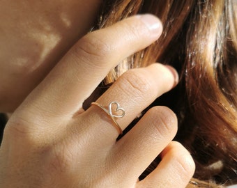 zarter Herz Ring aus hochwertigem Rosé Gold Filled - das perfekte Geschenk zum Valentinstag, handgefertigter Herz Ring