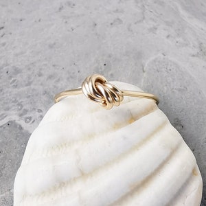 Handgemaakte knoopring goud – Keltische knoop als speciale verlovingsring – Het perfecte cadeau voor haar I KIZZU