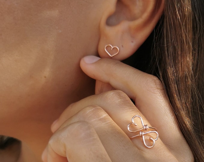 Elegant heart-shaped stud earrings in rose gold filled - versatile, handcrafted jewelry | KIZZU