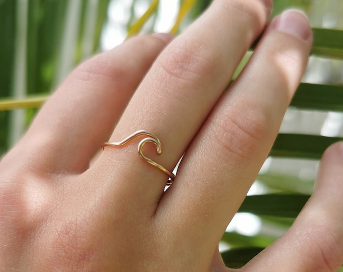 Wave ring, handmade surfer jewelry, gift for female surfers, minimalist ocean ring, adjustable ring for sea lovers | KIZZU