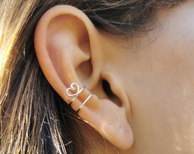 Delicate heart ear cuff in sterling silver – minimalist ear jewelry without piercing, gift for girlfriend