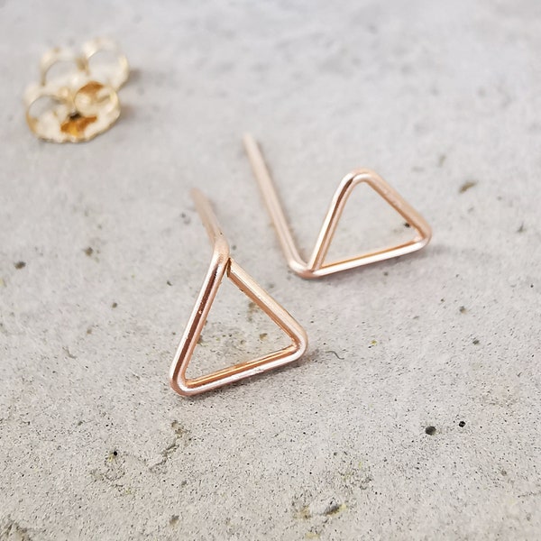 Dreieck Ohrstecker, Ohrstecker Rosegold, minimalistischer Schmuck, geometrischer Schmuck, eleganter Schmuck, kleines Geschenk