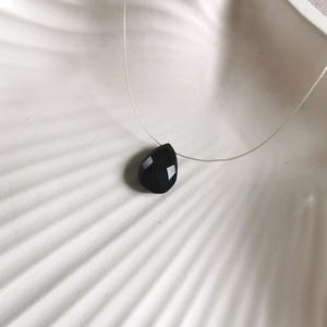 Onyx ketting | Rust en helderheid | Ultrafijne draadketting met natuurlijke edelsteen | Cadeau voor haar