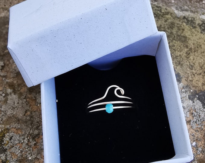 Elegant stacking ring set with wave ring in gold and amazonite – sea-inspired stacking rings for women