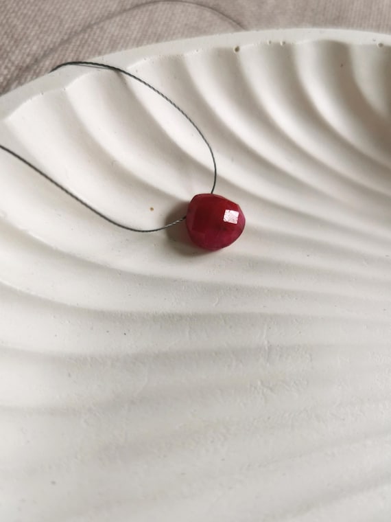 Ruby pendant on a delicate thread chain – if you want to remember your strength, natural gemstone jewelry, a gift for her