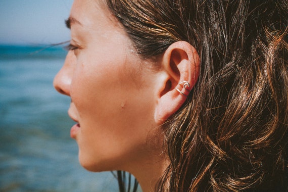 Wave Ear Cuff Sterling Silver, Minimalist Ear Cuff without Piercing, Handmade Ocean Jewelry, Small Wave Ear Cuff I KIZZU
