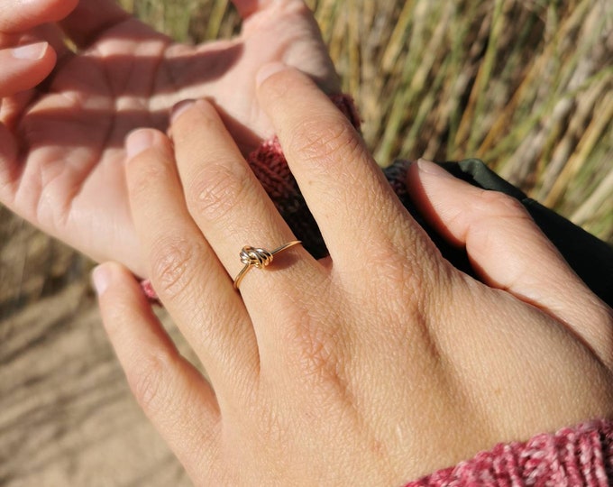 Knot ring made of fine gold filled, minimalist everyday jewelry, ideal gift for a girlfriend, handmade jewelry