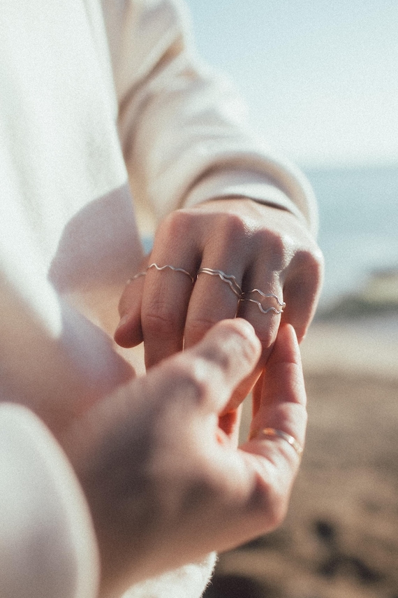 Flow Ring | Wave Ring Silver | Minimalist Jewelry for your Everyday Look I KIZZU