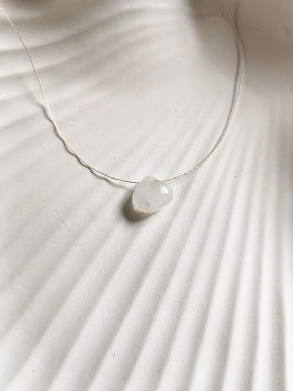 Moonstone necklace with natural gemstone pendant – trust your intuition! Clasp in elegant gold-filled finish.