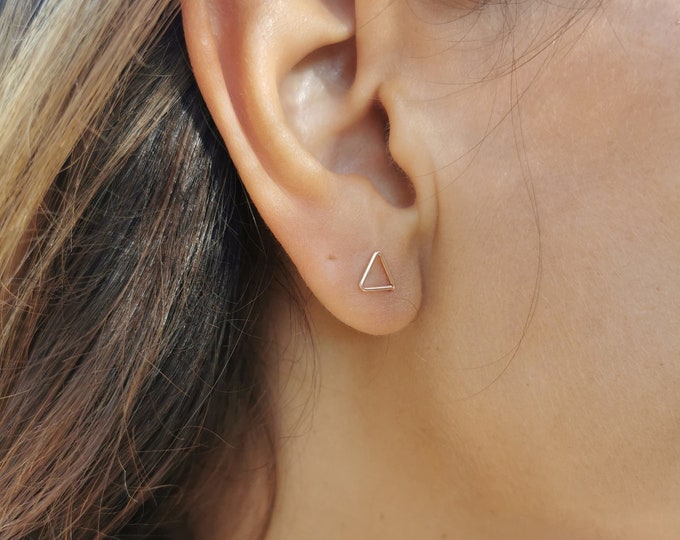 Triangle Stud Earrings Rose Gold Filled – Minimalist Jewelry in Warm Tones | KIZZU