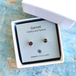 Granat Ohrstecker 4mm, Rote Edelstein Ohrringe aus Gold Filled oder Sterling Silber