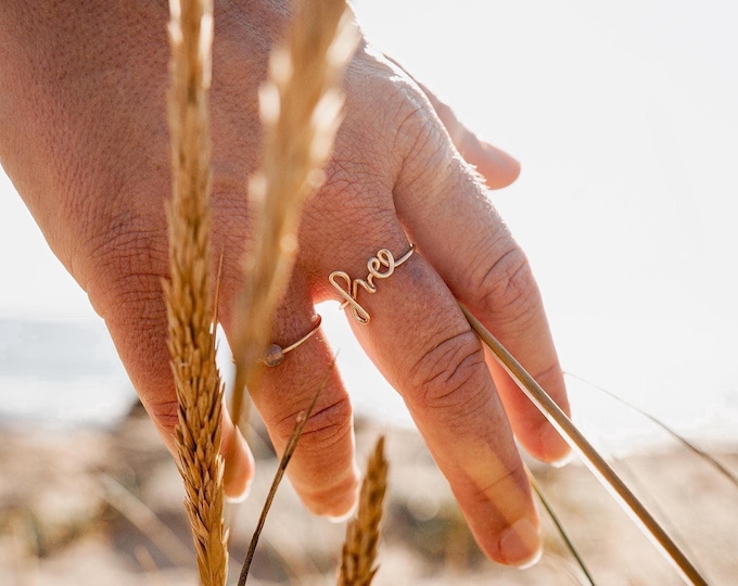 Handcrafted statement ring with the word "free" in silver, (rose) gold filled | Minimalist jewelry