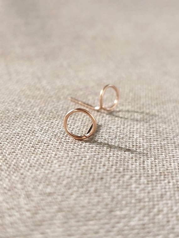 Circle Stud Earrings, Rose Gold Jewelry - Personalized Geometric Earrings, Gift for Her, Minimalist | KIZZU