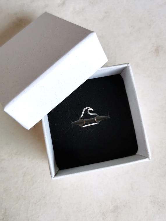 Sterling silver wave-shaped ear cuff – minimalist ear cuff for ocean lovers