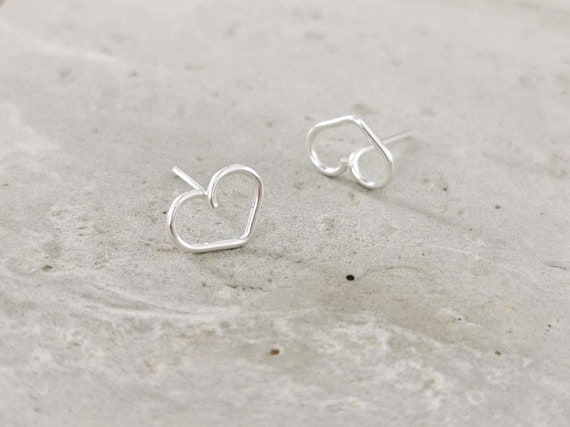 Small heart earrings made of sterling silver - handmade jewelry, customizable | KIZZU